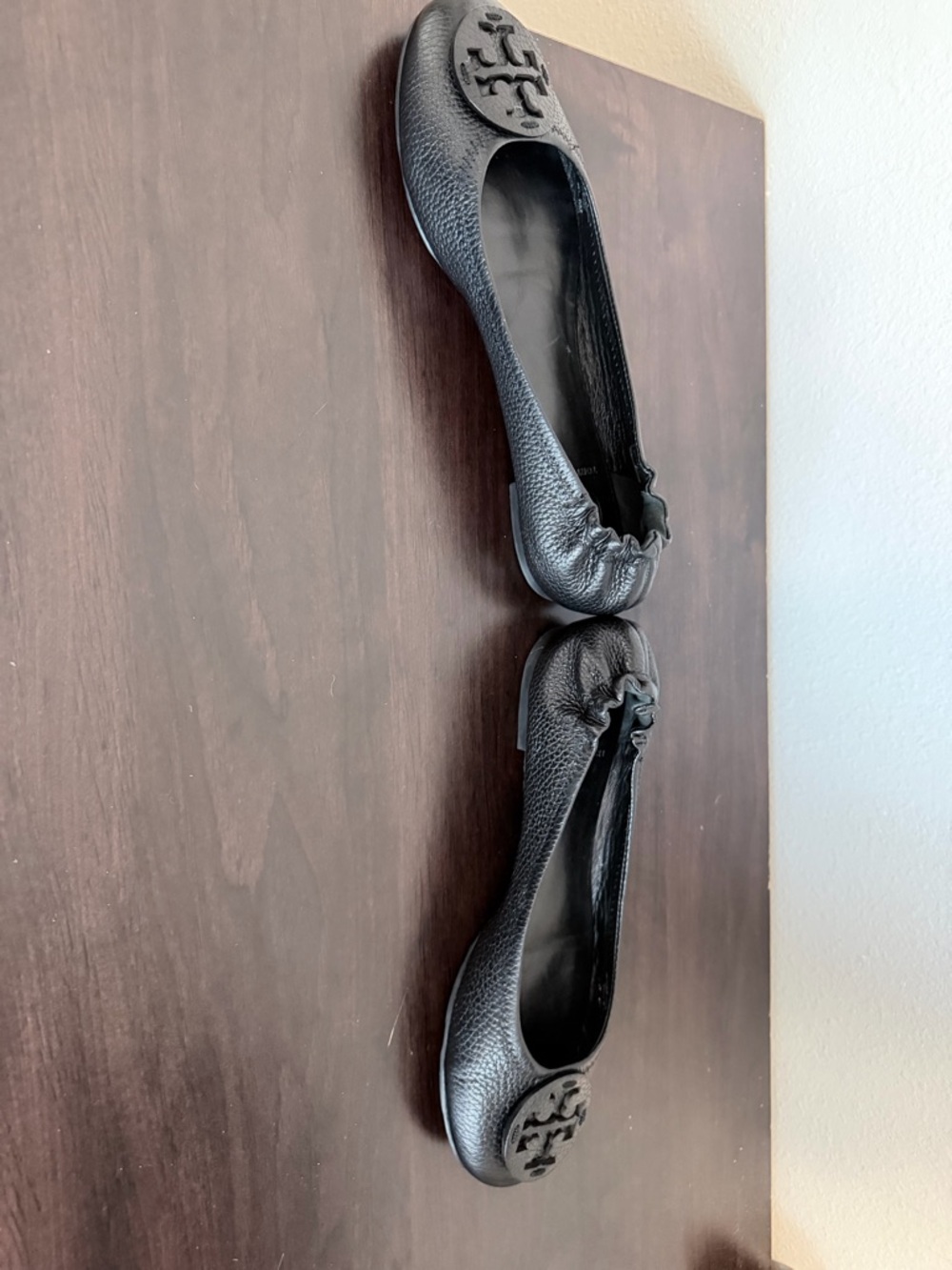 Tory Burch Black Leather Reva Ballet Flats Size 7.5 Logo Elastic Back - Picture 6 of 6